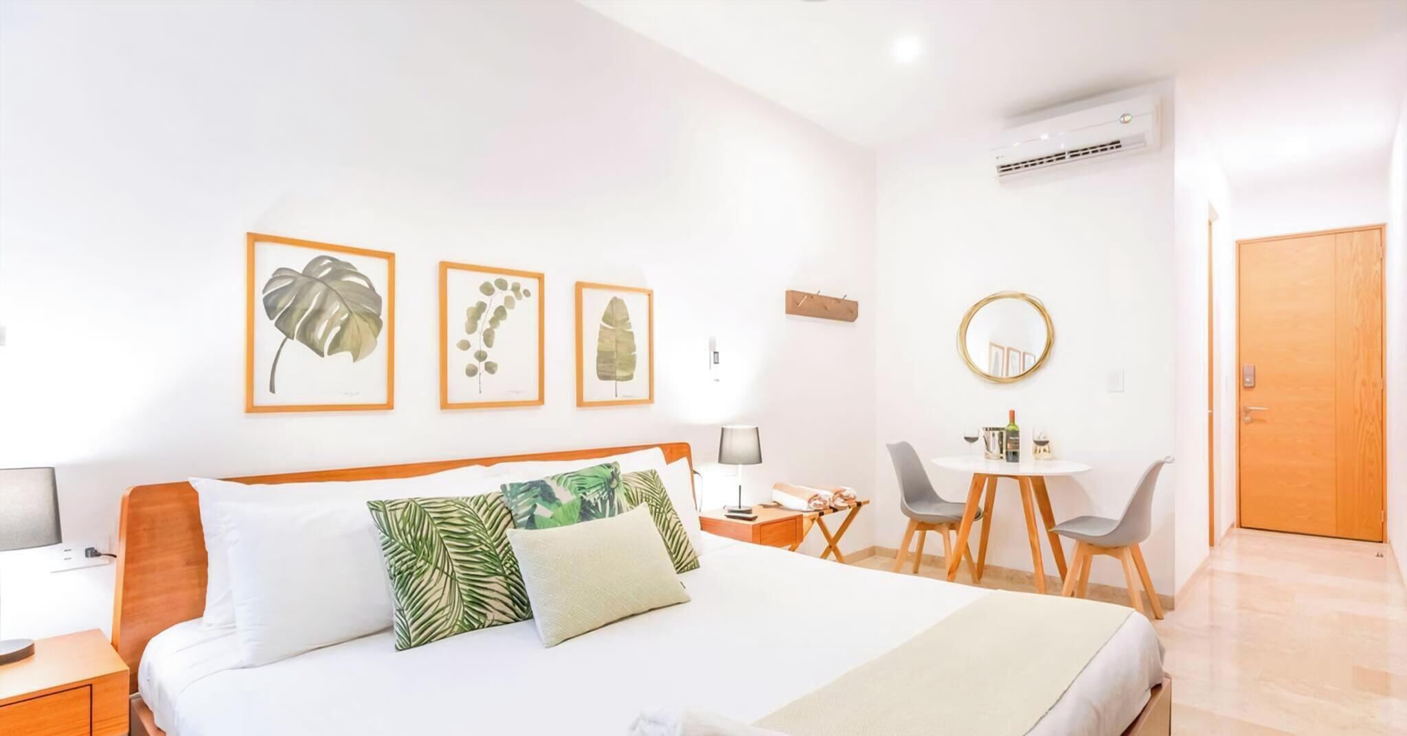 2 habitaciones, escritorio, tabla de planchar con plancha y wifi gratis 