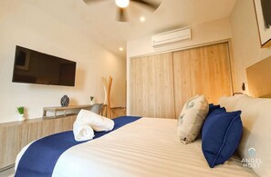 2 bedrooms, desk, iron/ironing board, WiFi (free) - 2BR w/ dual pools, near beach & 5th Ave (Playa del Carmen)