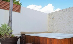 Outdoor spa tub - Penthouse escape w/ hot tub & BBQ grill (Playa del Carmen)
