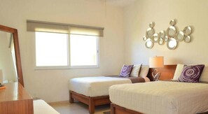 3 bedrooms, desk, iron/ironing board, free WiFi - Penthouse escape w/ hot tub & BBQ grill (Playa del Carmen)
