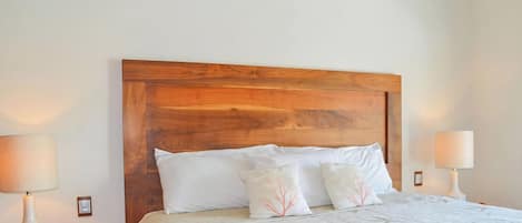 3 habitaciones, escritorio, tabla de planchar con plancha y wifi gratis