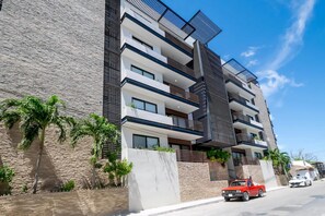 Exterior - Oceanview Rooftop Pool, Balcony, 5 Blocks to Beach (Playa del Carmen)