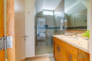 Hair dryer, soap, shampoo - Rooftop Terrace w/ Spa & Pool, 3 Blocks to beach (Playa del Carmen)