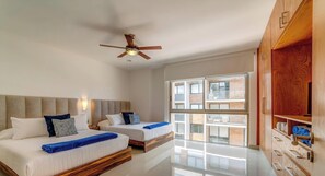 2 bedrooms, in-room safe, desk, iron/ironing board - Rooftop Terrace w/ Spa & Pool, 3 Blocks to Beach (Playa del Carmen)