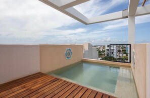 Outdoor pool - Rooftop Infinity Pools | Beach Delight in Playa (Playa del Carmen)