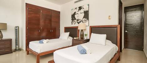 3 bedrooms, in-room safe, desk, iron/ironing board