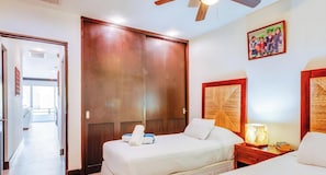 2 bedrooms, in-room safe, desk, iron/ironing board - Infinity Pool, Terrace, 5th Ave & Beach 1Blck Away (Playa del Carmen)