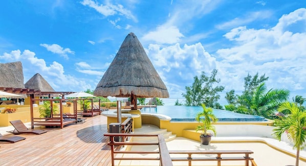 Pool - Infinity Pool, Terrace, 5th Ave & Beach 1Blck Away (Playa del Carmen)