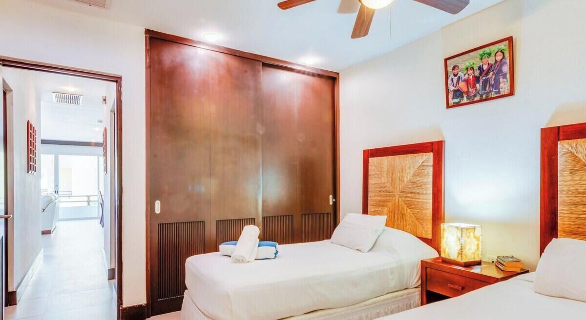 2 bedrooms, in-room safe, desk, iron/ironing board
