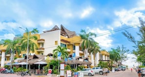 Exterior - Infinity Pool, Terrace, 5th Ave & Beach 1Blck Away (Playa del Carmen)
