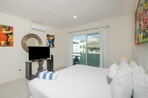 2 bedrooms, desk, iron/ironing board, free WiFi - Penthouse retreat | rooftop, BBQ & pool (Playa del Carmen)