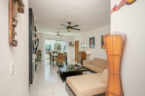 Smart TV - Penthouse retreat | rooftop, BBQ & pool (Playa del Carmen)
