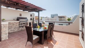 Unclassified image, 2 of 18, button - Penthouse retreat | rooftop, BBQ & pool (Playa del Carmen)