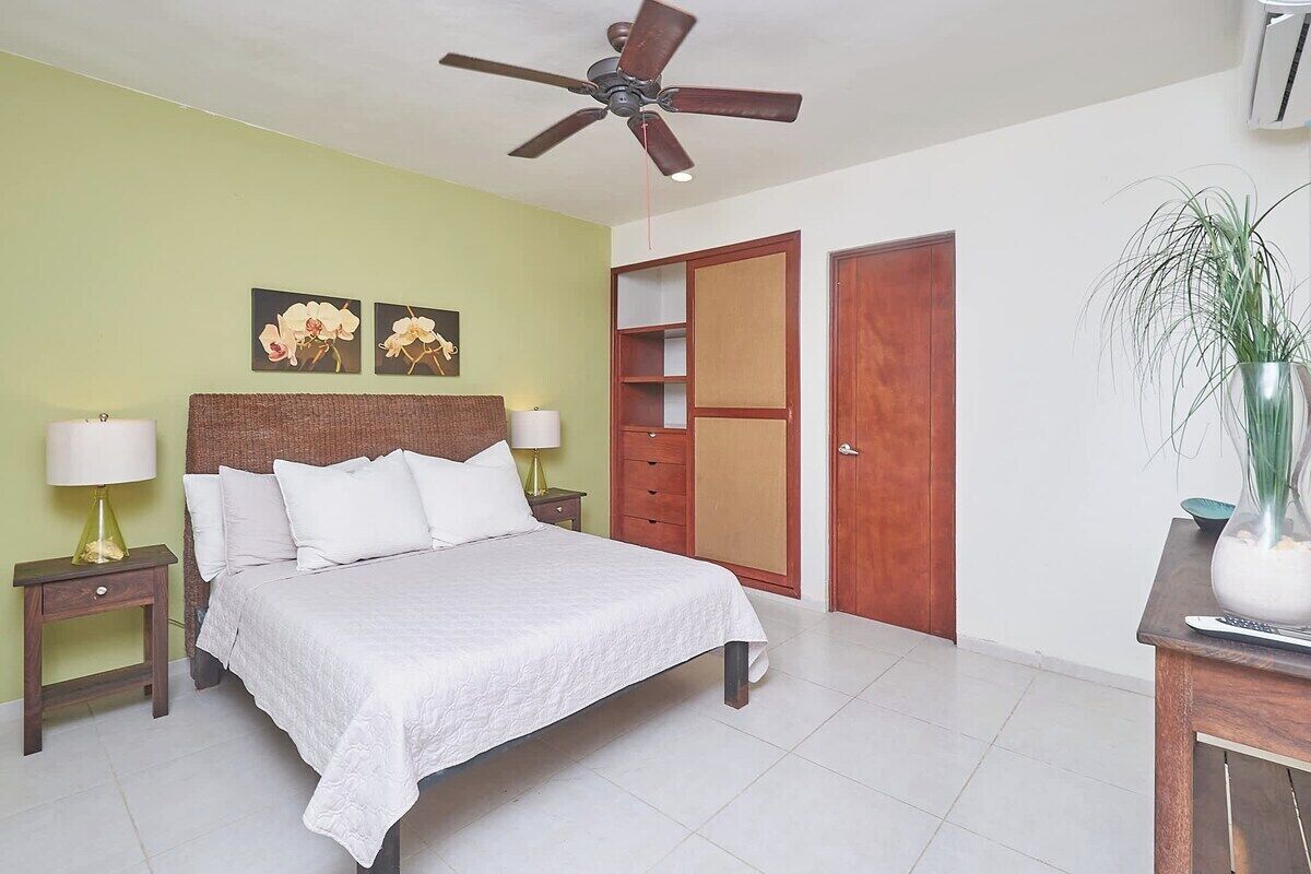 2 bedrooms, in-room safe, desk, iron/ironing board