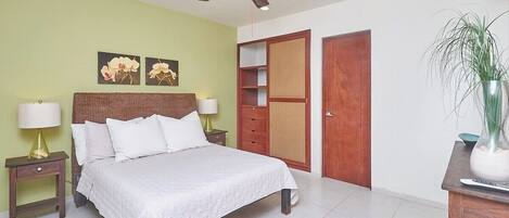 2 bedrooms, in-room safe, desk, iron/ironing board