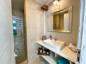 Hair dryer, soap, shampoo - Steps to Beach & 5th Ave | Rooftop Pool Paradise (Playa del Carmen)