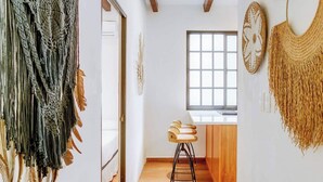 A room with a wooden ceiling, a window with blinds, a wooden stool, and a wall with woven decorations. - 6BR villa w/ pool, BBQ & backyard (Playa del Carmen)