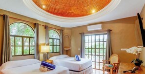 6 Schlafzimmer, Zimmersafe, Schreibtisch, Bügeleisen/Bügelbrett