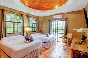 6 bedrooms, iron/ironing board, travel cot, WiFi - Playacar Paradise | Pool | Patio | Steps to Beach (Playa del Carmen)