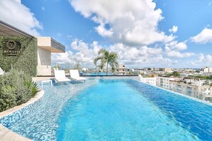 Outdoor pool - Oceanview Rooftop Pool, Gym, 5 Blocks to the Sand (Playa del Carmen)