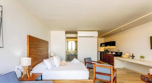 1 Schlafzimmer, Zimmersafe, Schreibtisch, Bügeleisen/Bügelbrett