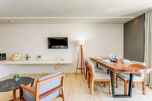 Dining - Ocean-view condo w/ rooftop pool & gym (Playa del Carmen)