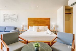 1 bedroom, in-room safe, desk, iron/ironing board - Ocean-view condo w/ rooftop pool & gym (Playa del Carmen)