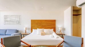 1 quarto, cofres nos quartos, escrivaninha