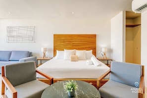 1 bedroom, in-room safe, desk, iron/ironing board - Ocean-view condo w/ rooftop pool & gym (Playa del Carmen)