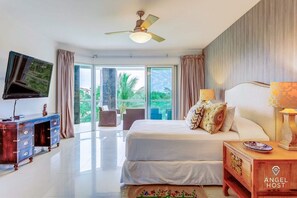 2 bedrooms, in-room safe, desk, iron/ironing board - Tropical resort living w/ pool, hot tub & gym (Playa del Carmen)