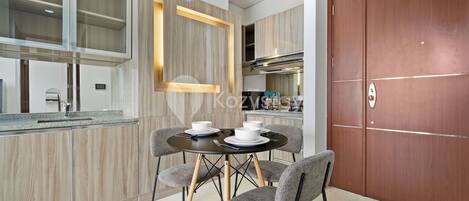 Appartement, 2 slaapkamers, uitzicht op de stad | Dineerruimte