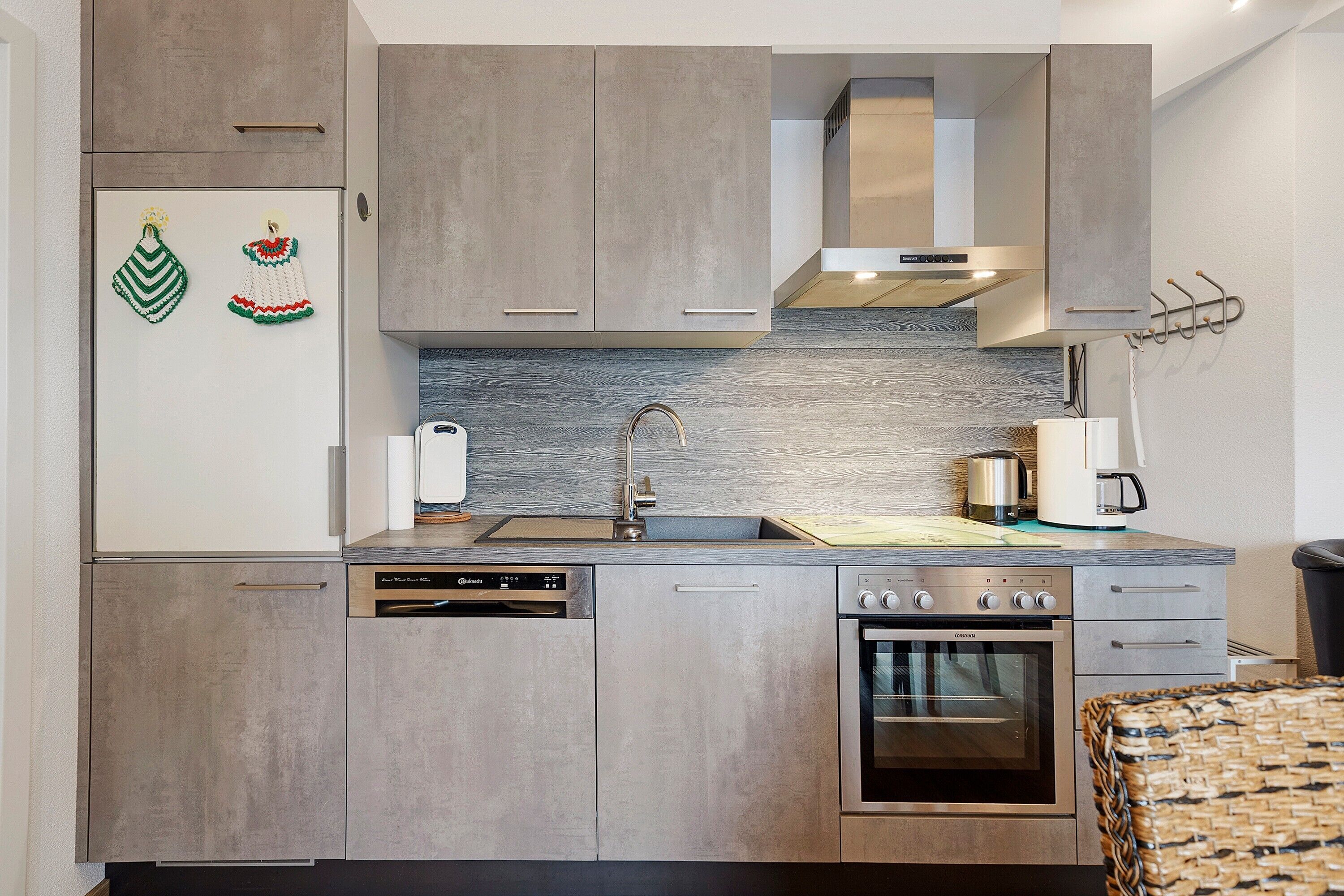 Refrigerador, microondas, horno, placa de cocina