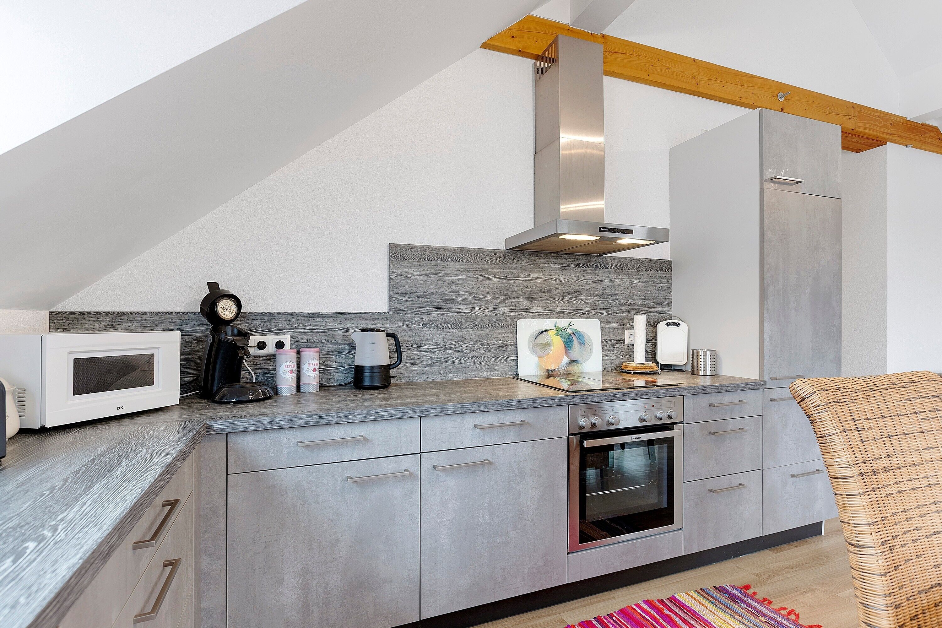 Kylskåp, mikrovågsugn, ugn och spishäll