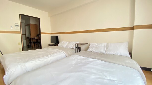 1 bedroom, WiFi - 30sec walk to Tsutenkaku/1 stop to Namba Sta./AH66 (Ebisu Higashi Naniwa-Ward,Osaka City)