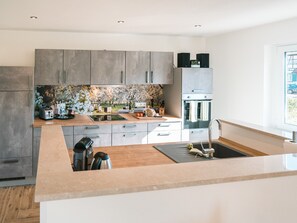 Refrigerador, microondas, horno, placa de cocina