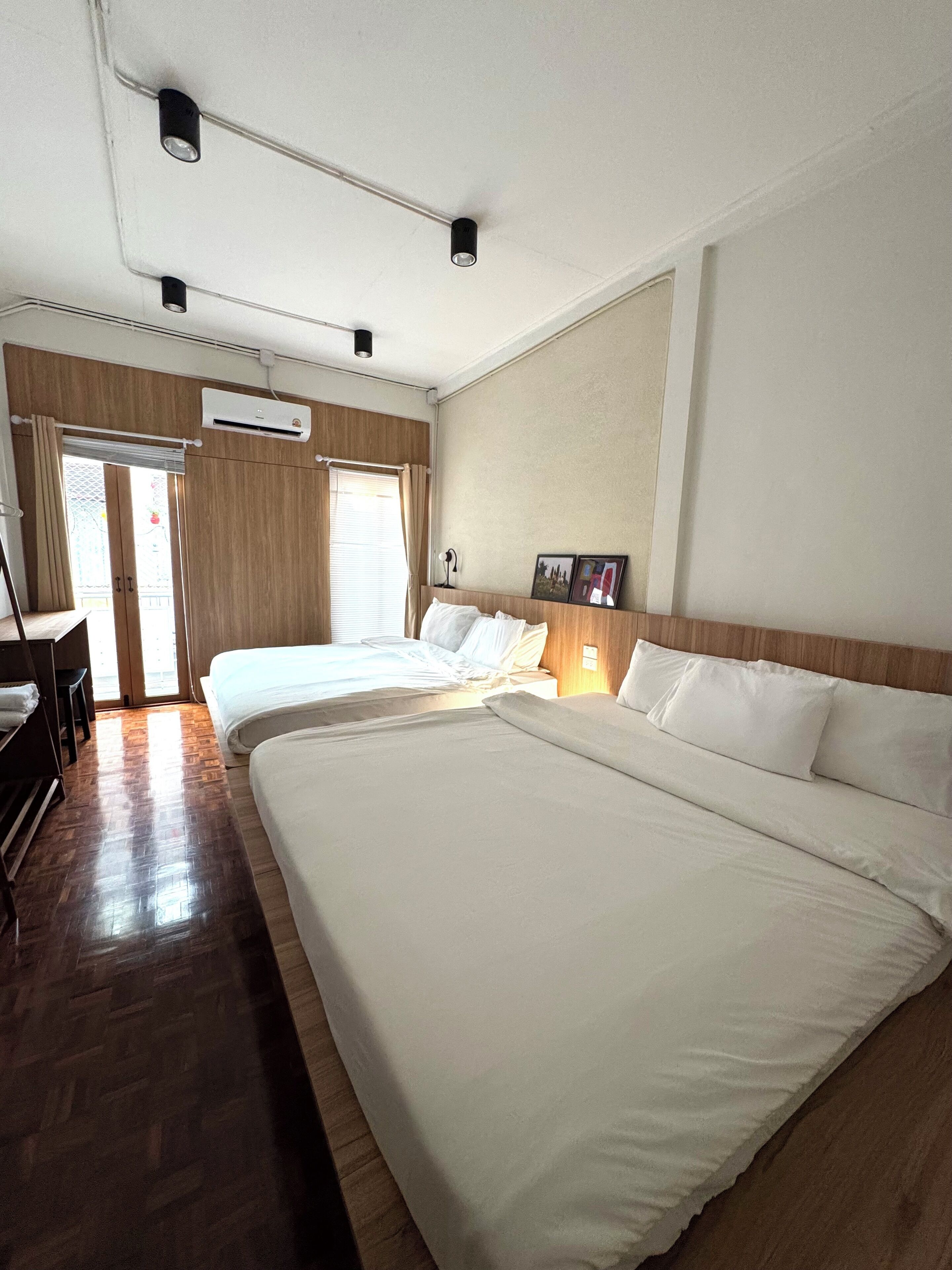 2 dormitorios, escritorio, wifi gratis y ropa de cama