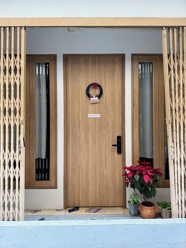 Entire house near Siam Paragon and BKK shopping district 