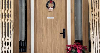 Entire house near Siam Paragon and BKK shopping district