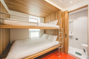 Basic Quadruple Room, City View | Free WiFi - Loft13 Hostel (Seoul)