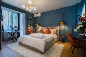 WiFi, bed sheets - Opal Studio – Elegant Stay in Bucharest’s Old Quarter (București)