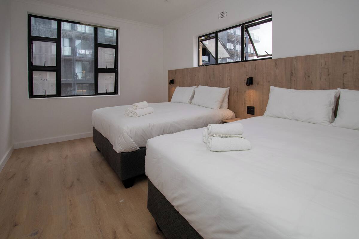 Zimmersafe, Verdunkelungsvorhänge, schallisolierte Zimmer