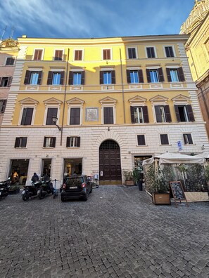 واجهة المنشأة