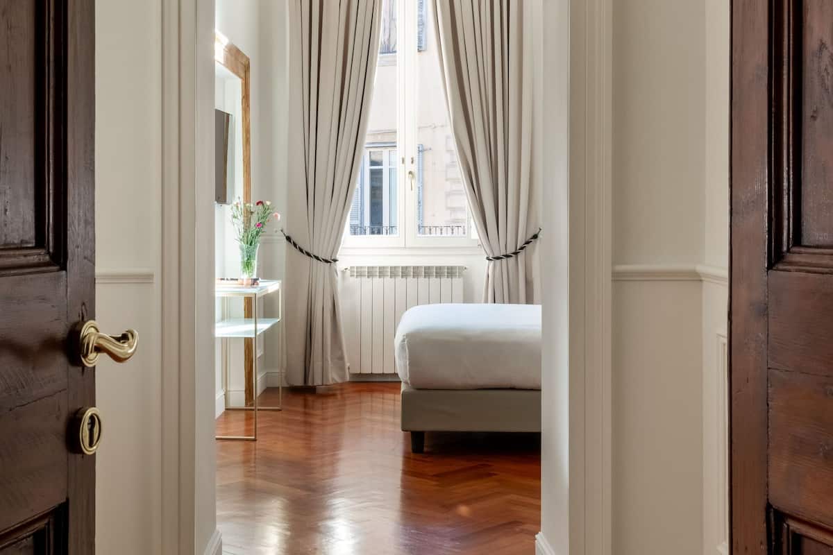 Deluxe Double or Twin Room, City View | In-room safe, desk, laptop workspace, soundproofing