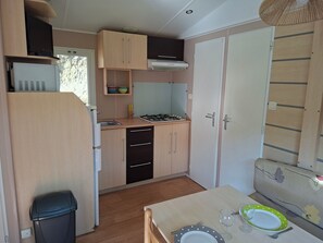 Bungalow, Mountain View, Oceanfront | Private kitchen