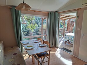 Bungalow, Mountain View, Oceanfront | Living area