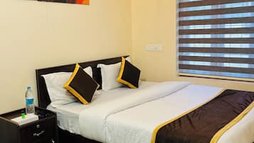 Basic Apartment, Garden View | In-room safe, desk, laptop workspace, soundproofing