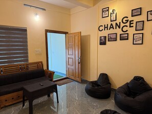 Living area - The Family Sport Homestay Wayanad (Sulthan Bathery)