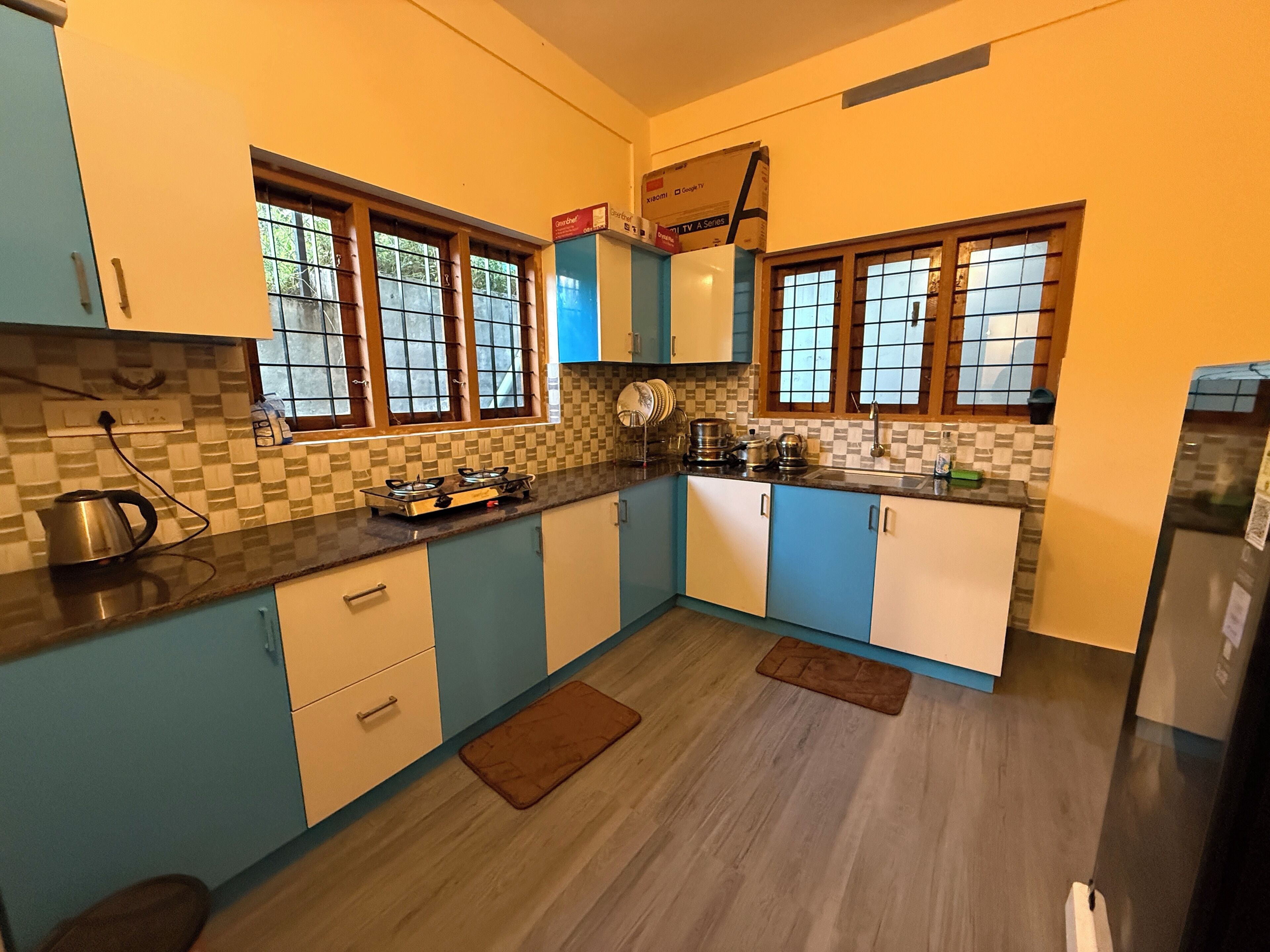 Fridge, microwave, stovetop, dishwasher