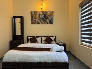 家庭公寓, 花园景观 | 客房内保险箱、办公桌、笔记本电脑工  作区、隔音