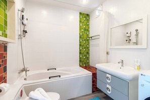 Biệt thự, sân hiên | Phòng tắm